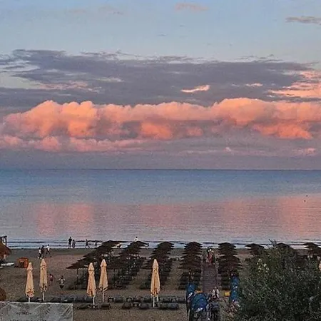 Sea View Mamaia Nord Апартаменты Нэводари